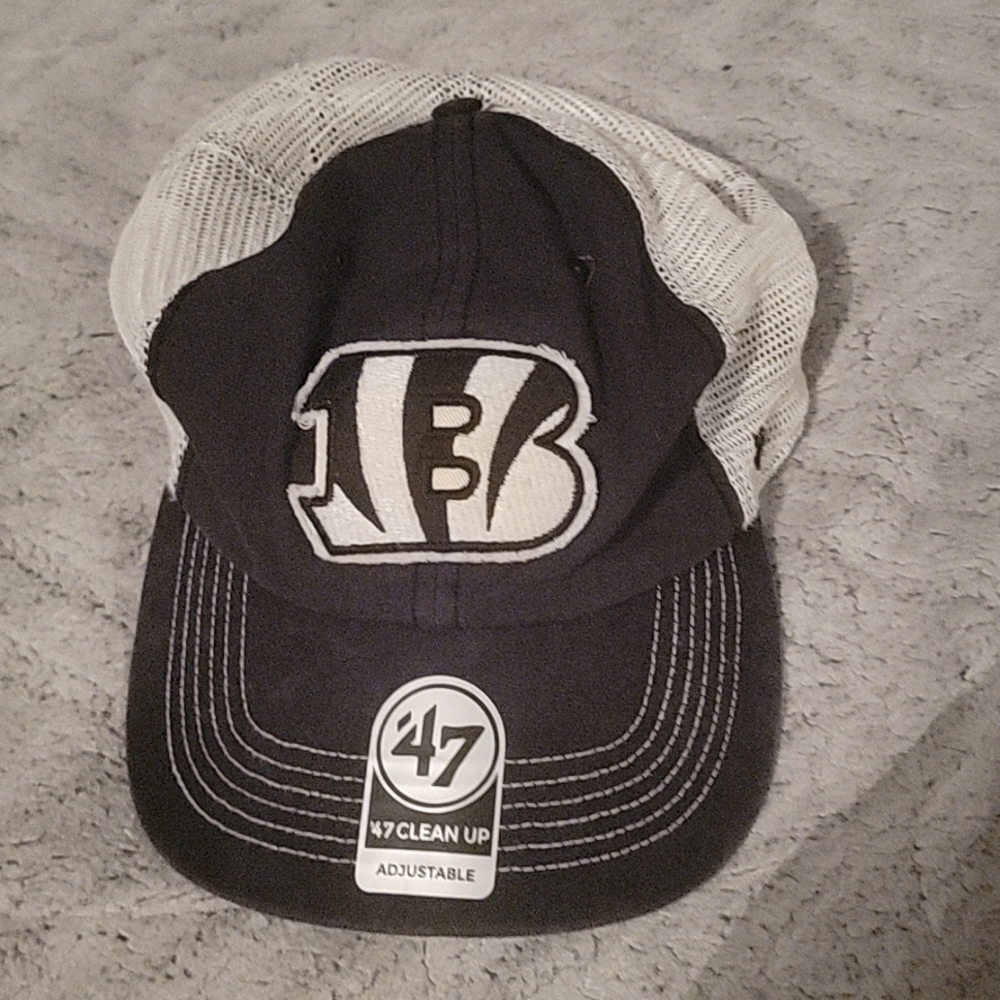 Bengals cap 🤍 - Picture 6 of 9